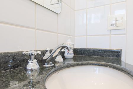 Casa para alugar com 470m², 4 quartos e 5 vagas Casa para alugar com 470m², 4 quartos e 5 vagasBanheiro da Suite 2