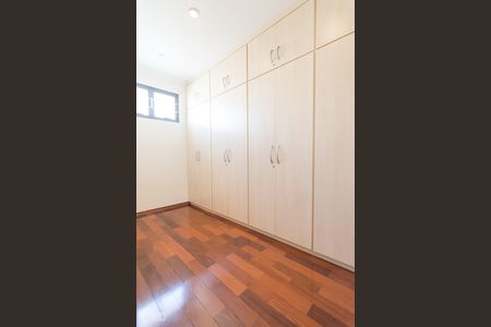 Casa para alugar com 470m², 4 quartos e 5 vagas Casa para alugar com 470m², 4 quartos e 5 vagasCloset da Suite 3
