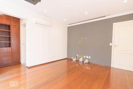 Casa para alugar com 470m², 4 quartos e 5 vagas Casa para alugar com 470m², 4 quartos e 5 vagasQuarto Suite 1