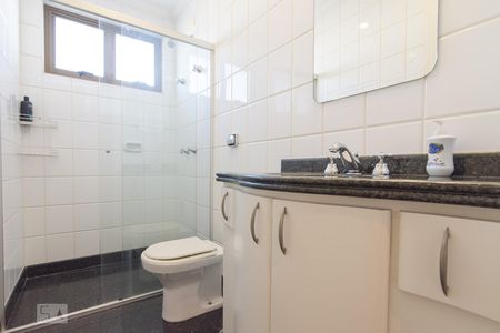 Casa para alugar com 470m², 4 quartos e 5 vagas Casa para alugar com 470m², 4 quartos e 5 vagasBanheiro da Suite 2