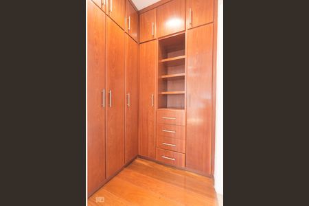 Casa para alugar com 470m², 4 quartos e 5 vagas Casa para alugar com 470m², 4 quartos e 5 vagasQuarto Suite 1