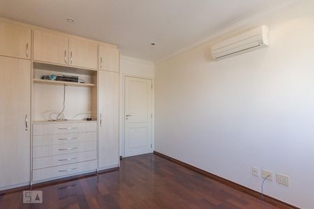 Casa para alugar com 470m², 4 quartos e 5 vagas Casa para alugar com 470m², 4 quartos e 5 vagasQuarto Suite 2