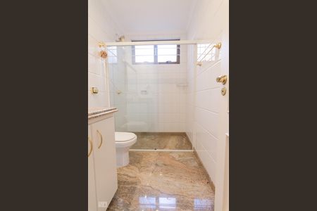Casa para alugar com 470m², 4 quartos e 5 vagas Casa para alugar com 470m², 4 quartos e 5 vagasBanheiro da Suíte 1