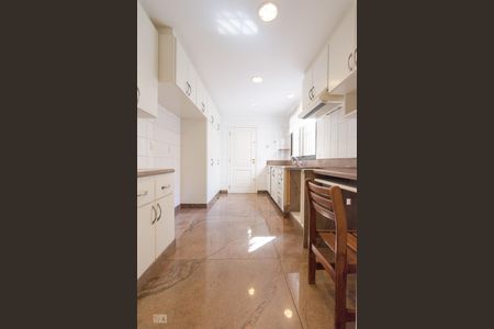 Casa para alugar com 470m², 4 quartos e 5 vagas Casa para alugar com 470m², 4 quartos e 5 vagasCozinha