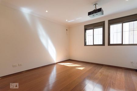 Casa para alugar com 470m², 4 quartos e 5 vagas Casa para alugar com 470m², 4 quartos e 5 vagasQuarto Suite 1