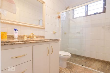 Casa para alugar com 470m², 4 quartos e 5 vagas Casa para alugar com 470m², 4 quartos e 5 vagasBanheiro da Suíte 1