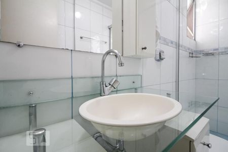 Banheiro de apartamento à venda com 2 quartos, 62m² em Vila Osasco, Osasco