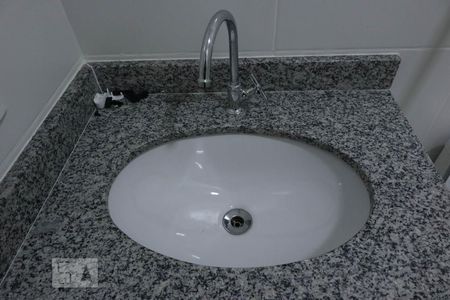 Banheiro de apartamento à venda com 2 quartos, 51m² em Parque União, Jundiaí