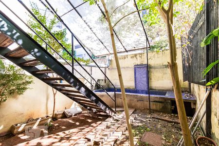 Casa à venda com 286m², 3 quartos e 2 vagasFundos