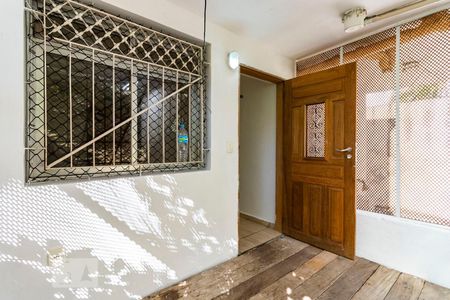 Casa à venda com 286m², 3 quartos e 2 vagasFundos