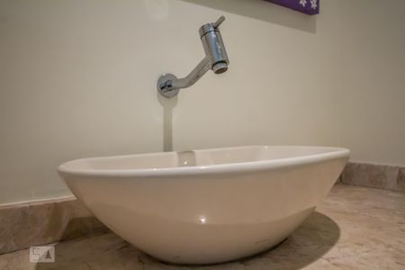 Lavabo detalhe de apartamento para alugar com 3 quartos, 120m² em Sumarezinho, São Paulo