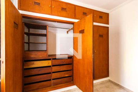 Quarto 1 - Armários de apartamento para alugar com 2 quartos, 83m² em Centro, Campinas