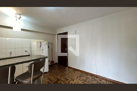 Sala de kitnet/studio para alugar com 1 quarto, 21m² em Centro, Curitiba