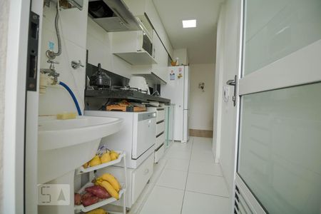 Apartamento para alugar com 117m², 3 quartos e 2 vagas Apartamento para alugar com 117m², 3 quartos e 2 vagasCozinha e Área de Serviço
