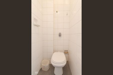 Banheiro de Serviço de apartamento para alugar com 4 quartos, 136m² em Perdizes, São Paulo