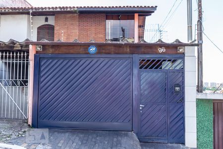 Casa à venda com 250m², 4 quartos e 3 vagas Casa à venda com 250m², 4 quartos e 3 vagasFachada