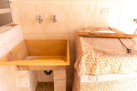 Casa à venda com 250m², 4 quartos e 3 vagas Casa à venda com 250m², 4 quartos e 3 vagasÁrea de serviço