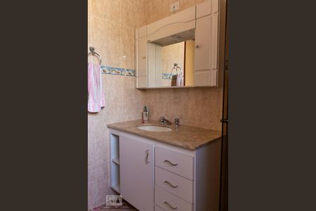 Casa à venda com 250m², 4 quartos e 3 vagas Casa à venda com 250m², 4 quartos e 3 vagasBanheiro