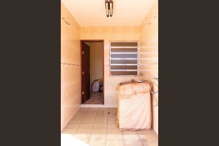 Casa à venda com 250m², 4 quartos e 3 vagas Casa à venda com 250m², 4 quartos e 3 vagasÁrea de serviço