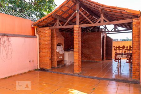 Casa à venda com 250m², 4 quartos e 3 vagas Casa à venda com 250m², 4 quartos e 3 vagasQuintal