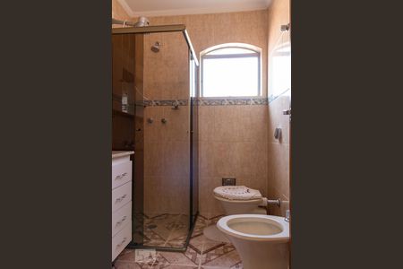 Casa à venda com 250m², 4 quartos e 3 vagas Casa à venda com 250m², 4 quartos e 3 vagasBanheiro