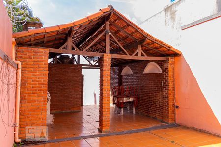 Casa à venda com 250m², 4 quartos e 3 vagas Casa à venda com 250m², 4 quartos e 3 vagasQuintal