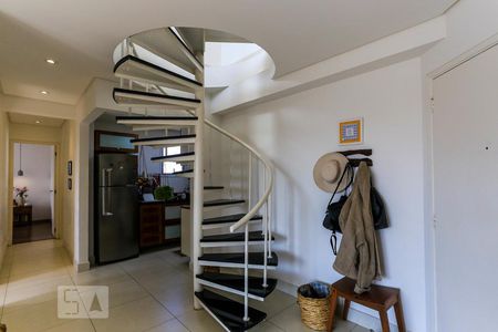 Apartamento à venda com 127m², 2 quartos e 3 vagasEscada para Cobertura