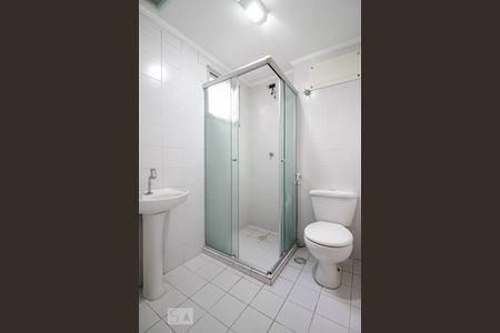 Banheiro de apartamento para alugar com 2 quartos, 54m² em Quitaúna, Osasco