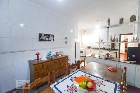 Casa à venda com 300m², 3 quartos e 5 vagas Casa à venda com 300m², 3 quartos e 5 vagasCozinha