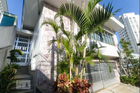 Casa à venda com 300m², 3 quartos e 5 vagas Casa à venda com 300m², 3 quartos e 5 vagasFachada