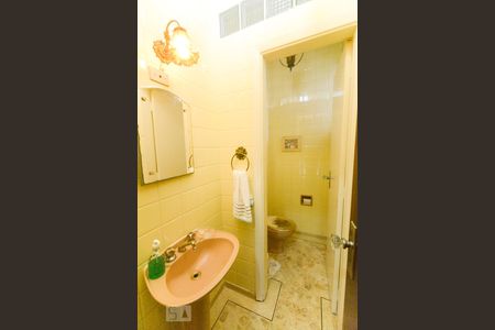 Casa à venda com 300m², 3 quartos e 5 vagas Casa à venda com 300m², 3 quartos e 5 vagasLavabo