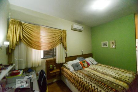 Casa à venda com 300m², 3 quartos e 5 vagas Casa à venda com 300m², 3 quartos e 5 vagasSuíte