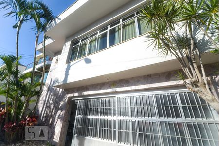 Casa à venda com 300m², 3 quartos e 5 vagas Casa à venda com 300m², 3 quartos e 5 vagasFachada