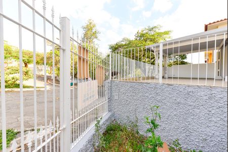 Casa à venda com 360m², 4 quartos e 3 vagas Casa à venda com 360m², 4 quartos e 3 vagasFachada