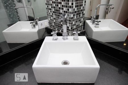 Apartamento à venda com 118m², 3 quartos e sem vagaBanheiro