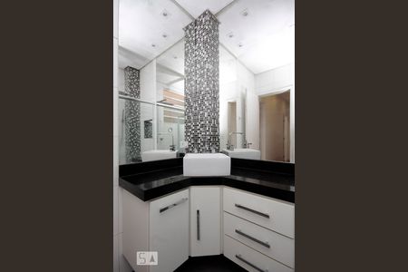 Apartamento à venda com 118m², 3 quartos e sem vagaBanheiro