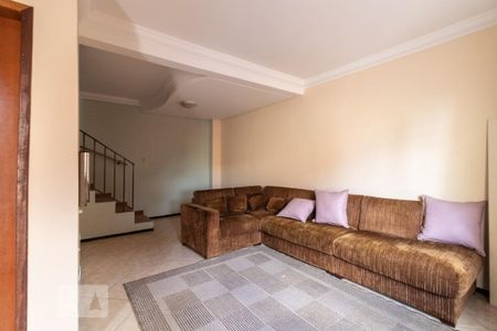 Casa para alugar com 250m², 4 quartos e 2 vagas Casa para alugar com 250m², 4 quartos e 2 vagasSala