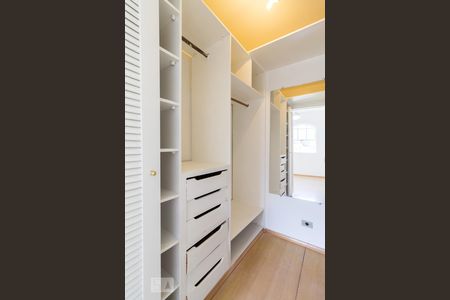 Casa para alugar com 90m², 2 quartos e 2 vagasCloset