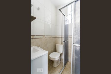 Banheiro de apartamento para alugar com 2 quartos, 45m² em Jardim Itu Sabará, Porto Alegre