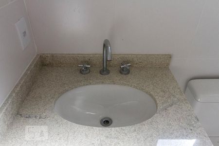 Apartamento à venda com 390m², 3 quartos e 2 vagas Apartamento à venda com 390m², 3 quartos e 2 vagasPia do Banheiro Suíte 3