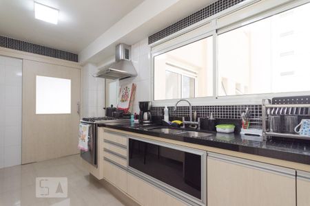 Apartamento para alugar com 160m², 3 quartos e 2 vagas Apartamento para alugar com 160m², 3 quartos e 2 vagasCozinha