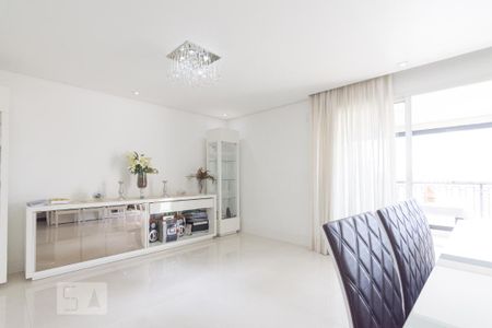 Apartamento para alugar com 160m², 3 quartos e 2 vagas Apartamento para alugar com 160m², 3 quartos e 2 vagasSala