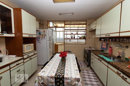 Apartamento à venda com 300m², 3 quartos e 4 vagasCozinha