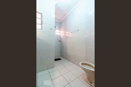 Banheiro do Corredor de casa para alugar com 2 quartos, 88m² em Jardim dos Camargos, Barueri