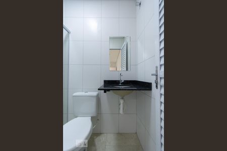 Banheiro de kitnet/studio para alugar com 1 quarto, 20m² em Rudge Ramos, São Bernardo do Campo