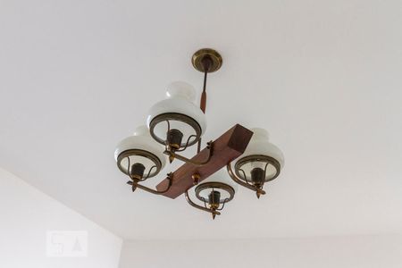 Sala - Lustre  de casa para alugar com 2 quartos, 85m² em Penha de França, São Paulo