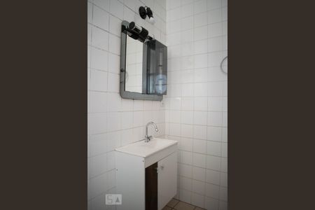 Banheiro de apartamento para alugar com 1 quarto, 47m² em Jardim Botânico, Porto Alegre