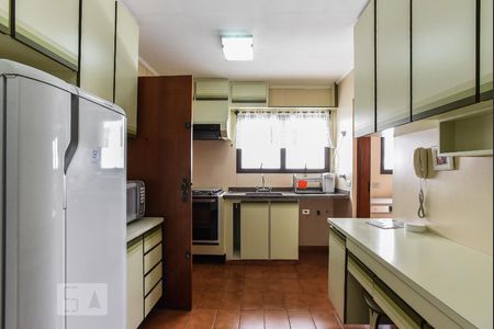 Apartamento à venda com 126m², 4 quartos e 2 vagasCozinha