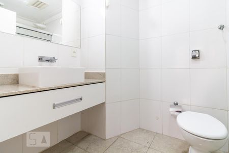 Apartamento para alugar com 110m², 3 quartos e 2 vagas Apartamento para alugar com 110m², 3 quartos e 2 vagasBanheiro da Suíte