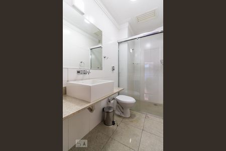 Apartamento para alugar com 110m², 3 quartos e 2 vagas Apartamento para alugar com 110m², 3 quartos e 2 vagasBanheiro do Corredor